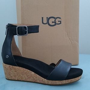 UGG Zoe II Black Wedge Sandal Size 7 NWT